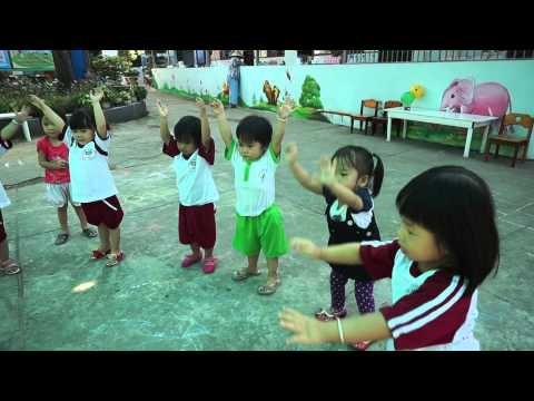 Video Tập thể dục khởi động buổi sáng cơ ở 2 trường mầm non... - youtube