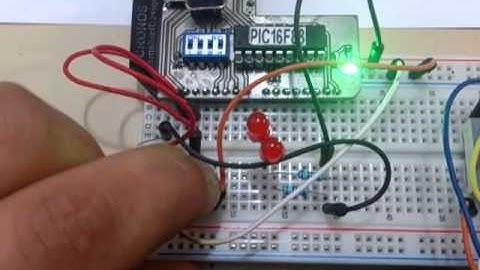 Dos pulsadores y dos Led usando la función toggle.