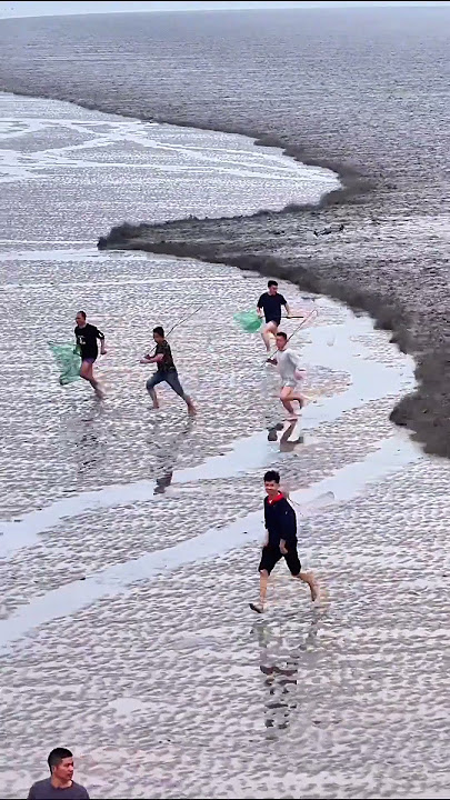 Fishing at the Qiantang River Tide in Zhejiang Province #china #amazingchina