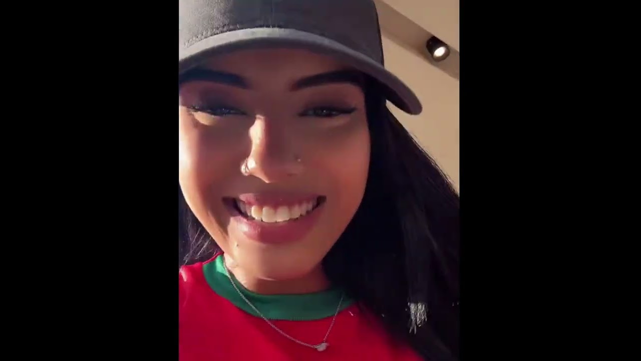 هيام مع علي مع منال في مول