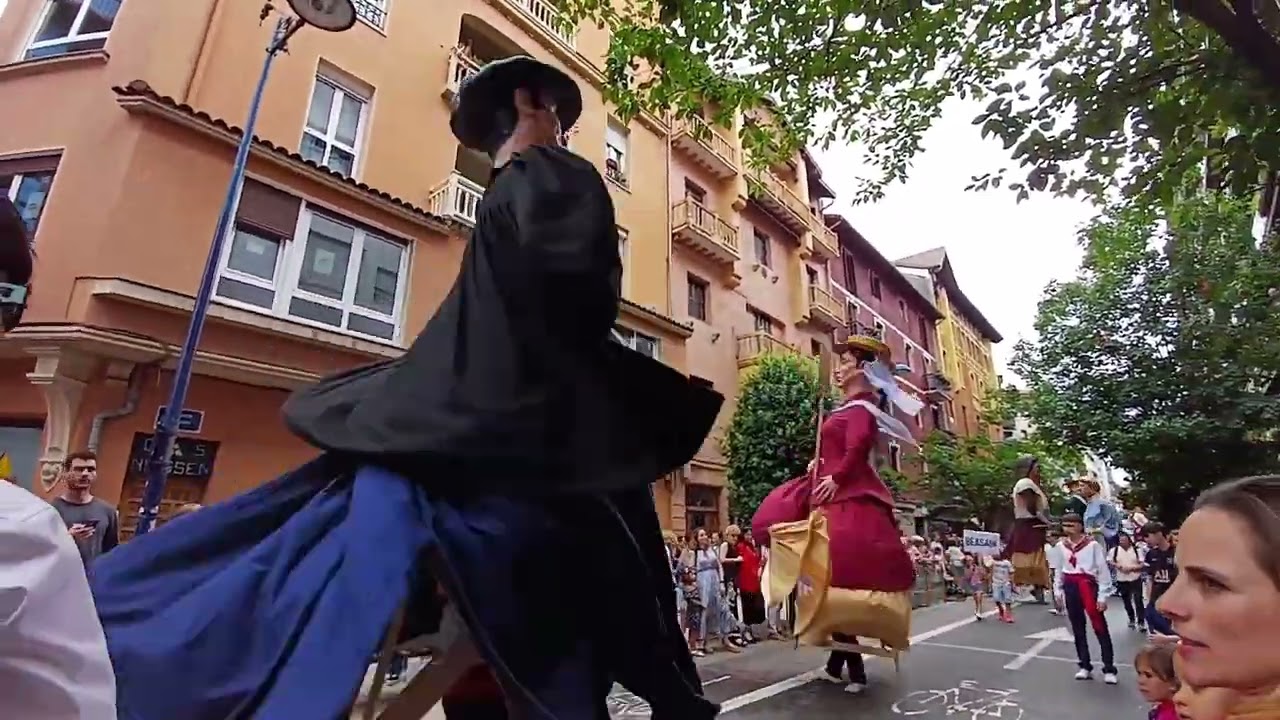 Pasacalles en la Gigantada en Fiestas de Errenteria | 25 de Julio de 2024 (Mañana)