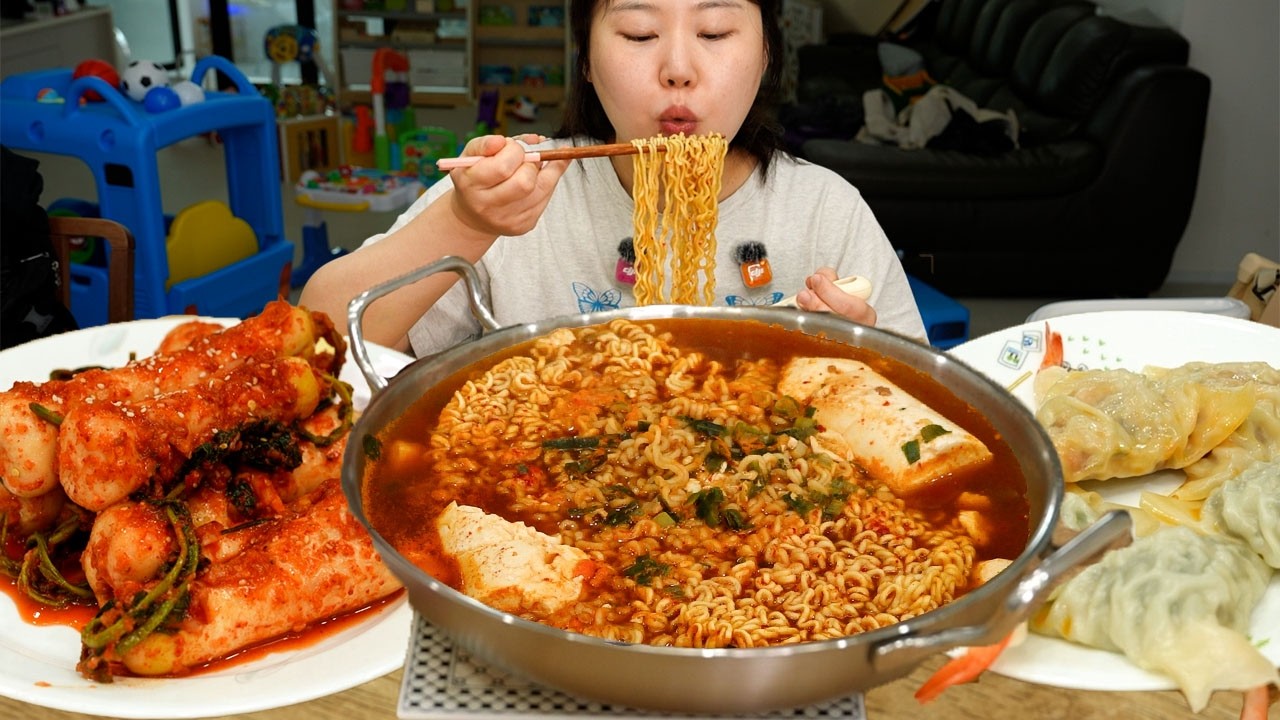 시어머님이 만들어 주신 총각김치와 순두부 신라면 먹방😋MUKBANG