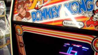 Look around a Nintendo Donkey Kong Arcade Machine