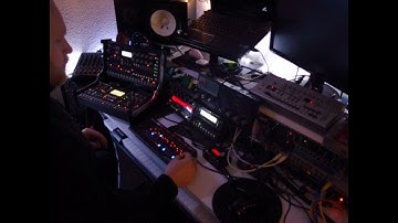 Kaltsound - Stadtstreicher ( Octatrack,Elektron Four,Roland JU-06,TB-03,Vermona)