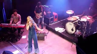 Haley Reinhart at Divan du Monde, 29 May 2017, singing Better (short extract)