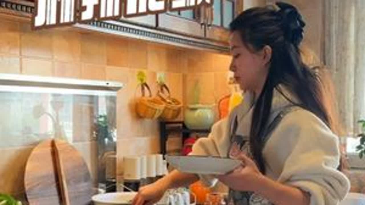 兄弟姊妹们今日份麻辣活水泥鳅来了#美食 #vlog日常 #强烈推荐 #泥鳅 #日常分享