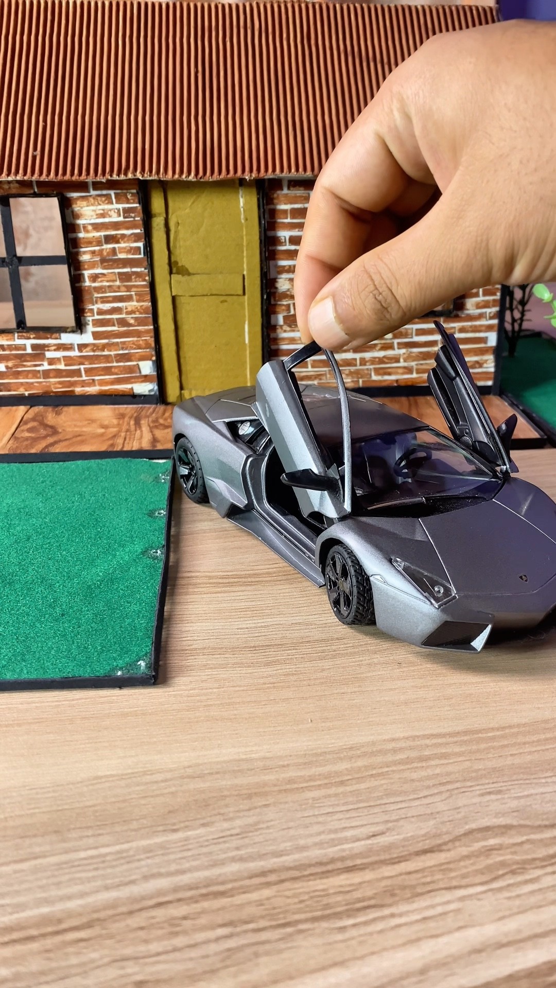 Lamborghini Reventon 1/24 Scale Diecast ASMR Door Closing - YouTube