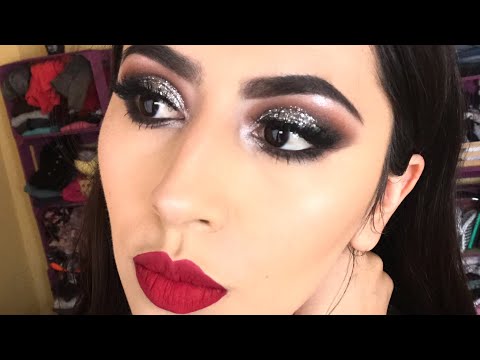 ¿CÓMO ME MAQUILLO SI MI VESTIDO ES PLATA?