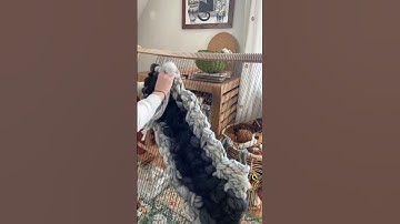 Using yarn to create views on the weaving loom is a very interesting work.#eousemacrame #yarn