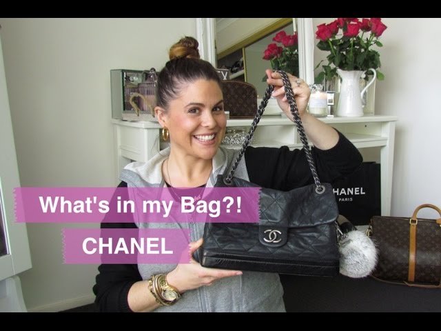 WHAT'S IN MY CHANEL BAG! 