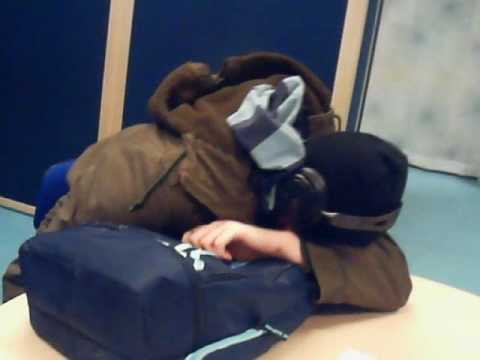 portalen lidköping sjöberg sover i klassrummet wtf !?! xD