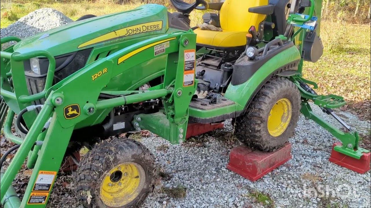 John Deere 1025R Safety lift blocks and installing a magnetic block