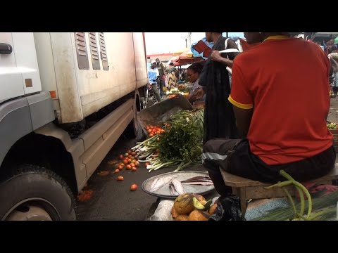 Marché de la Gare Douala2: Après les casses, place à l'occupation de la chaussée.