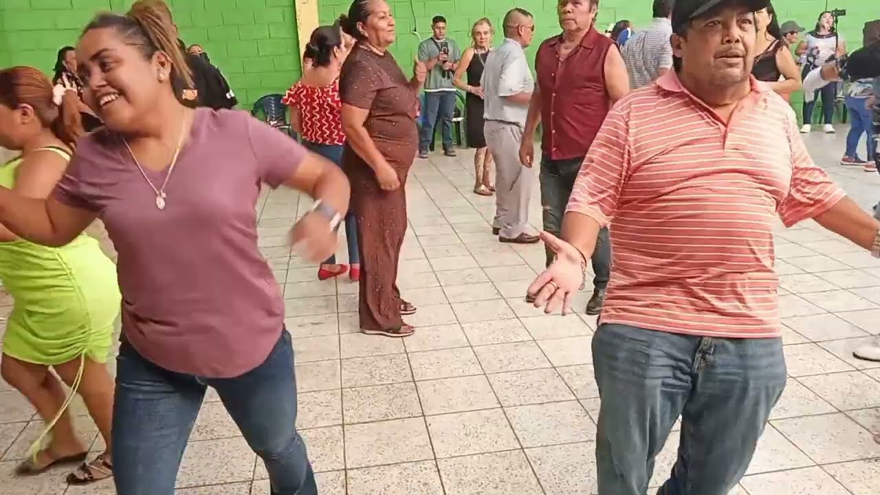 Martita y Nahomy se divierten bailando 🤤😮🫣