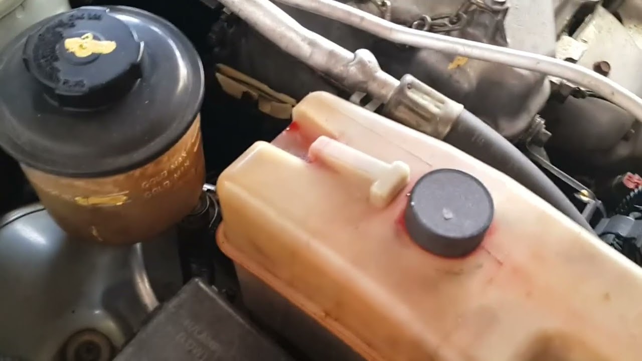 Cambio de aceite y filtro Nissan Almera 2007 la calidad cuenta fluye inmediatamente alo encendido.