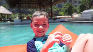 Бесимся в Бассейне :)) Аквапарк - Видео ВЛОГ для Детей - Кока Лайф на Бали 2017