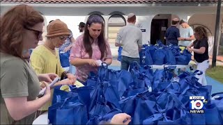 Volunteers deliver more than 100 Hanukkah bags to seniors, Holocaust survivors in Broward