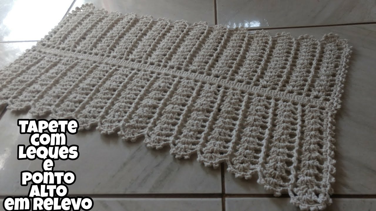 Tapete com leques e ponto alto em relevo