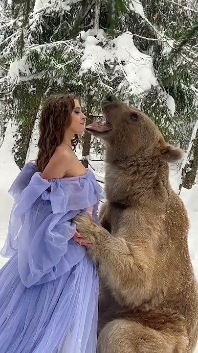 just a simple Russian girl)) #bear #russianbear #winter #бурыймедведь #brownbear