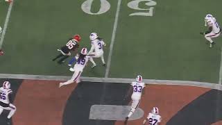 Damar Hamlin collapses on field Bills Bengals 2023 NFL