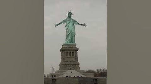 Tượng Nữ Thần Tự Do Quẩy Banh Nóc