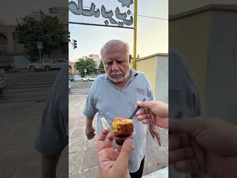 اینبار رفتیم سراغ افراد مسن و بهشون رندوم سوشی دادیم شیراز سوشی 
