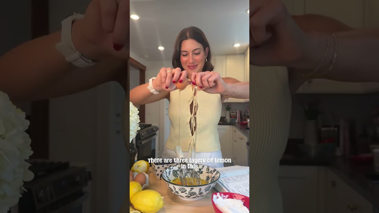 lemon crumb cake 🍋🎂 OMGGGGG this one is TOOO GOOD!! 🍋🍋 if you are a lemon lover then you will be