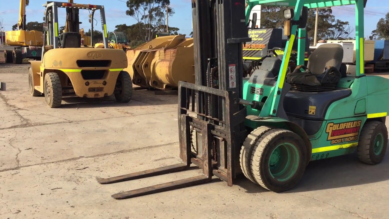 DF009 - 2011 Mitsubishi Model FD30NT 3T Diesel Container Mast Forklift