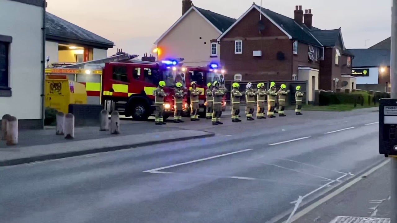 Braintree Fire Service Clapping for the NHS and key workers YouTube