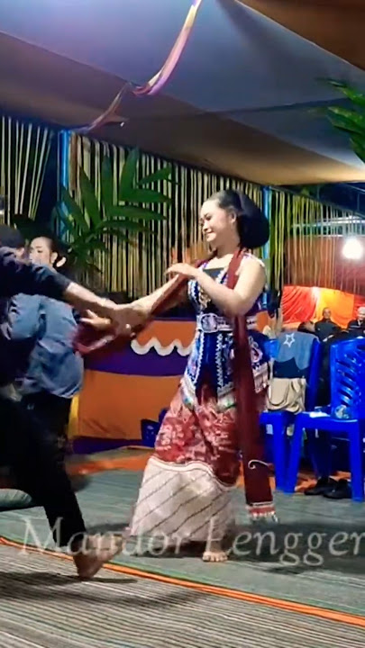 NOVITA SELALU MENJADI PERHATIAN PENARI PRIA #budaya #tayub #kudalumping #shots