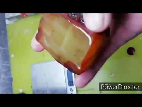 الكهرمان الطبيعي ألوانه أنواعه طرق الكشف عليه أماكن تواجده