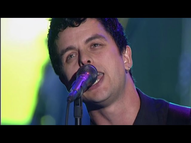 Green Day perform Blitzkrieg Bop at the 2002 Rock u0026 Roll Hall of Fame Induction Ceremony class=