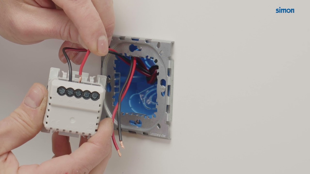 Watch Tutorial instalación interruptor regulable PWM tira LED | Simon 270 on YouTube.