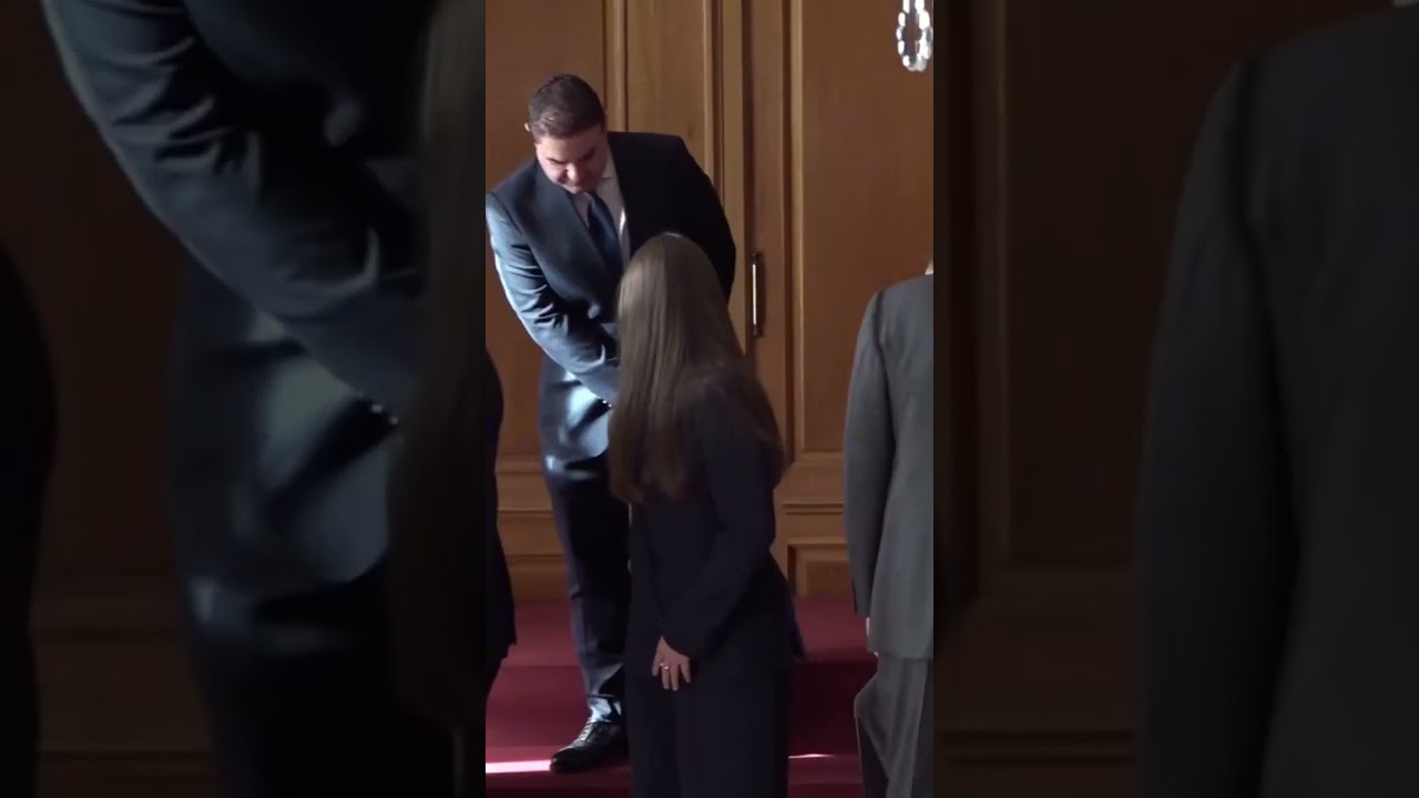 Felipe VI protagoniza la anécdota de la jornada de por la mañana.