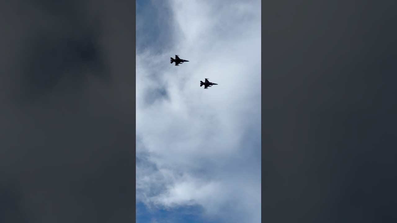 NASCAR Fighter Jet Flyover 9/1/24 Darlington Raceway auf YouTube ansehen NASCAR Fighter Jet Flyover 9/1/24 Darlington Raceway auf YouTube ansehen