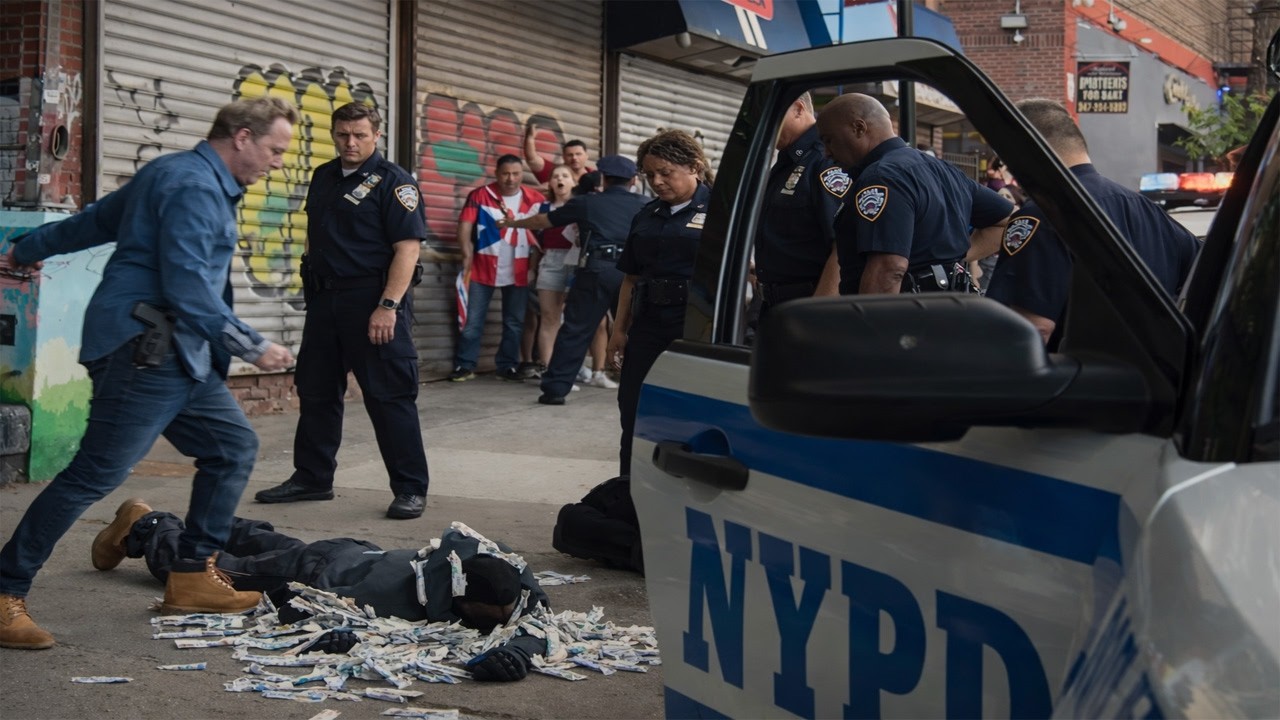 حين يصبح المال بلا قيمة ملياردير يواجه على الاختيار بين المال والابن، ملخص فيلم