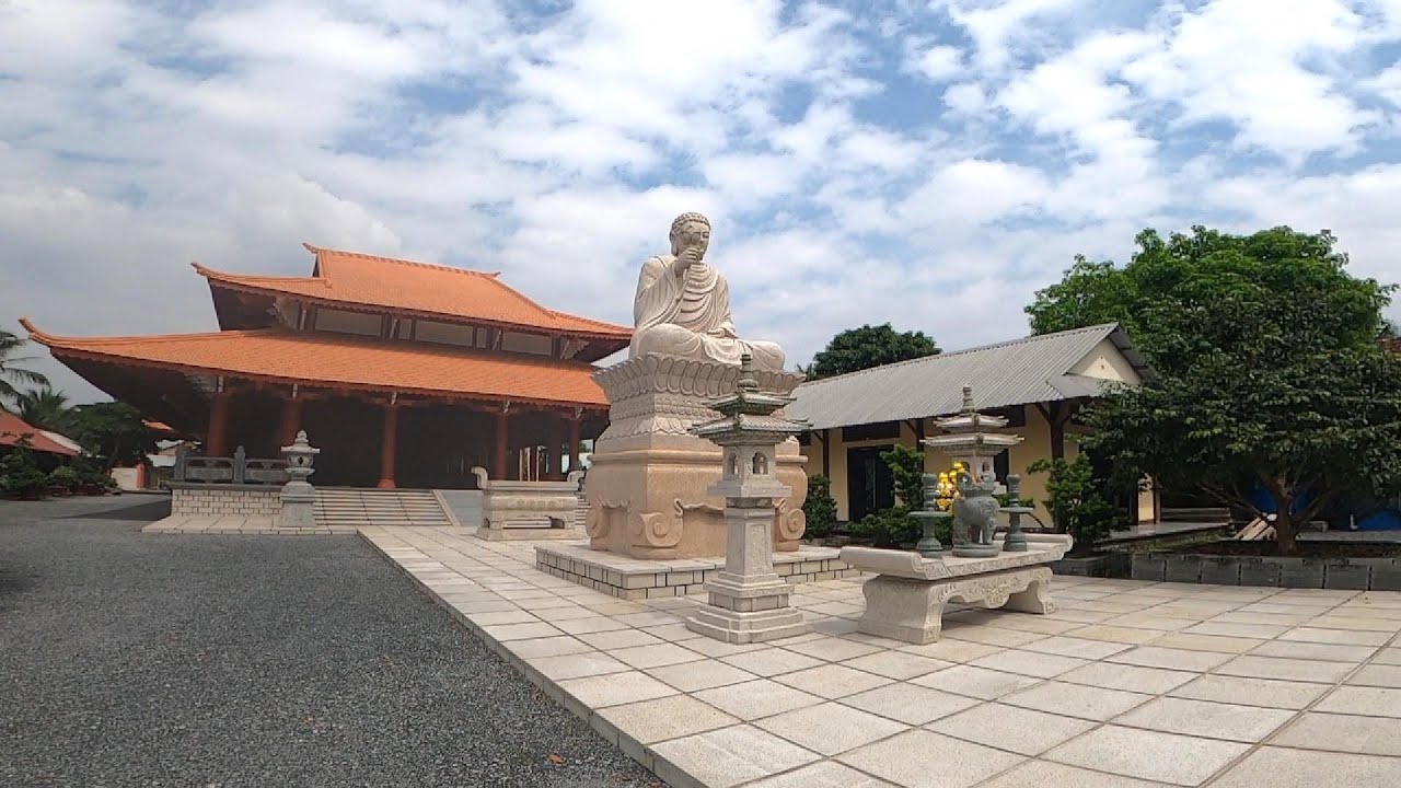 Храм Матери Южного моря, Тьензянг, в Биньнине, Тьензянг, Вьетнам (1 из 3)