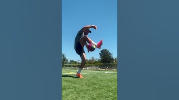 I LEARNED TO DO THE AROUND THE WORLD SOCCER TRICK #shorts