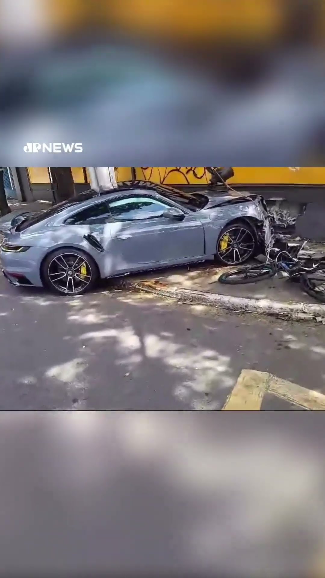 Ciclista é atropelado por Porsche em Pinheiros e sofre traumatismo craniano #shorts
