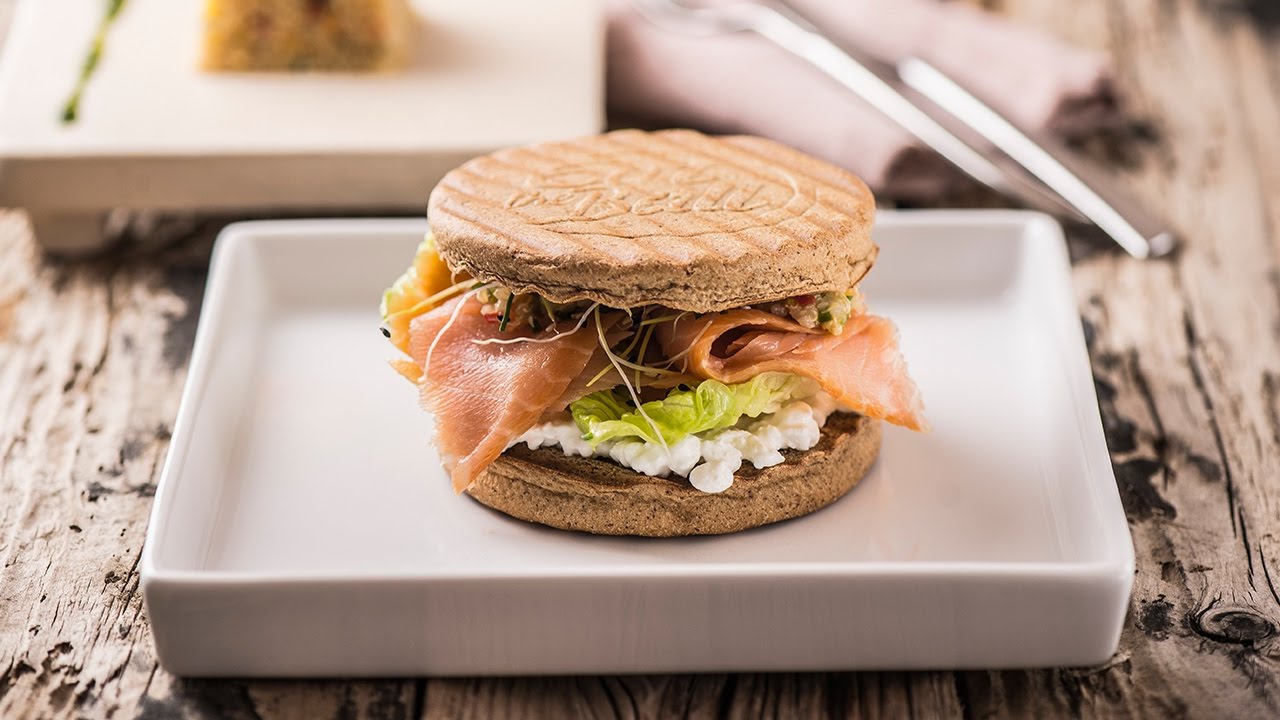 video to gif Salmon and Quinoa Burger - in a Eat the Ball Multi Bread Bun