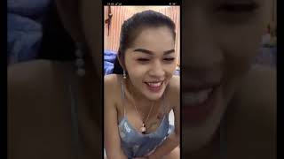 ស្រីស្អាត bigo live អត់ពាក់អាវក្នុងឃើញក្បាល់ដោះ