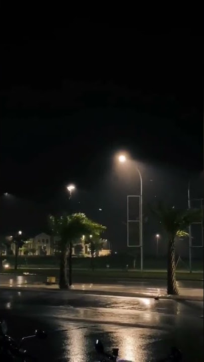 VIDEO MENTAHAN JALAN RAYA MALAM HARI