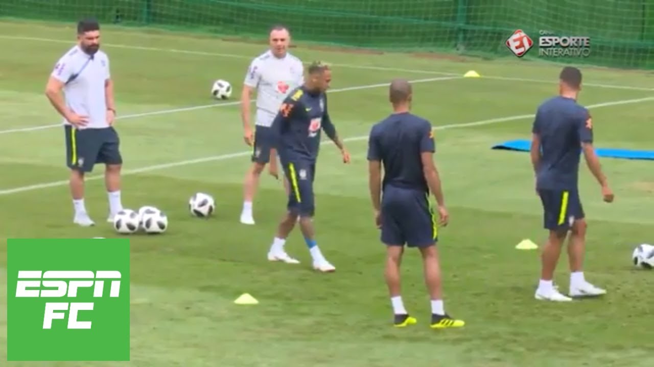 Neymar returns to Brazil's World Cup training despite right ankle injury