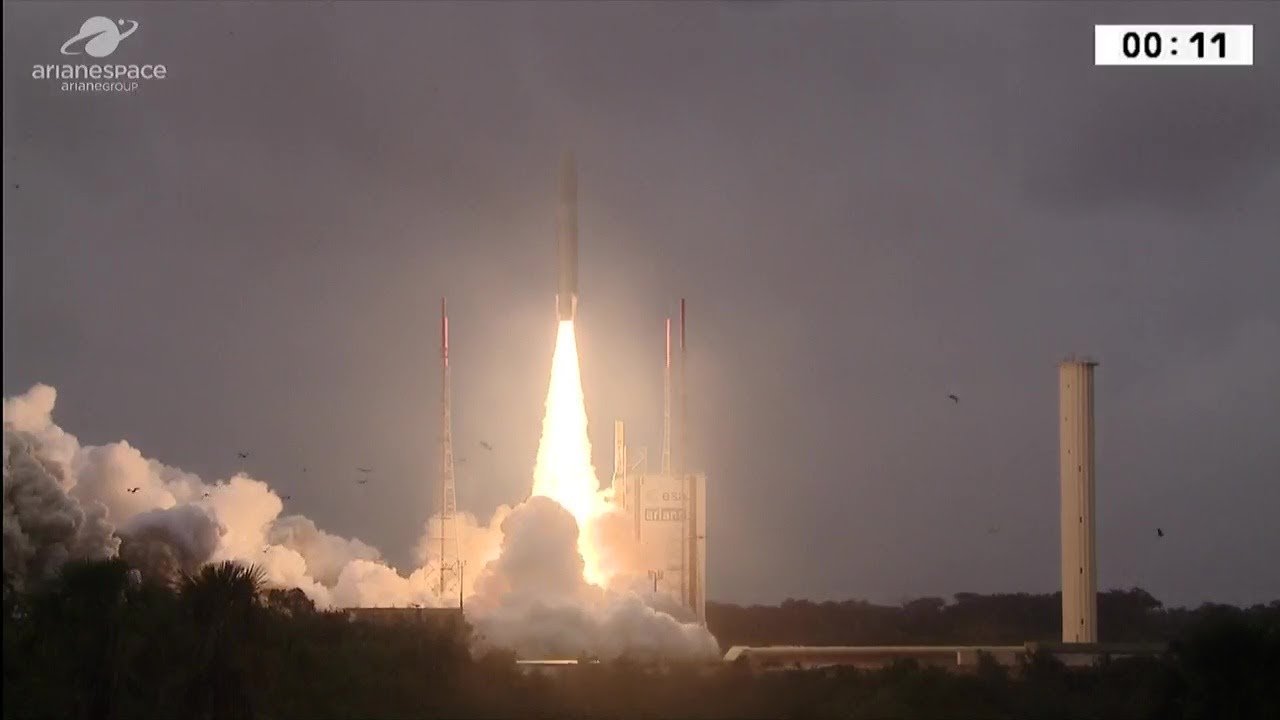 Décollage d'une fusée Ariane avec 4 satellites à son bord 