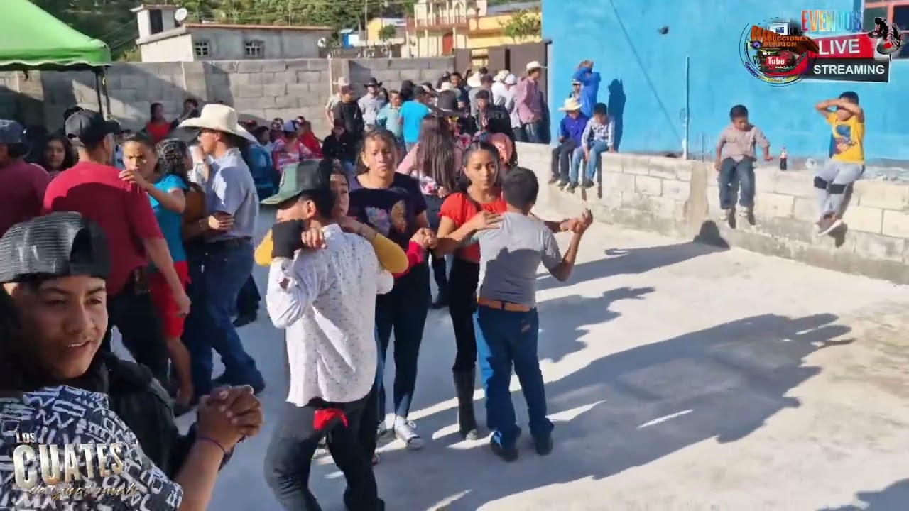 ASI SE BAILA EN JOYAS DEL CEDRO MSTAQUESCUINTLA JALAPA CHICAS MUY BELLAS.