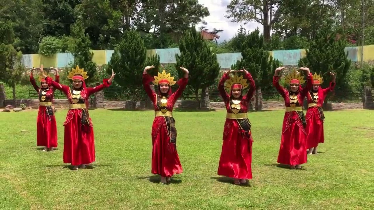 Performa terbaik Tari 8 Etnis Sumut oleh PGMI STAIN MADINA (Finalis OSAS Nasional)