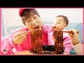 상어가족 산타 몰래 장난감 선물 줘요! 뽀로로 짜장면 주방놀이 요리놀이 마트놀이 Pororo black noodle pretend play with kids toys