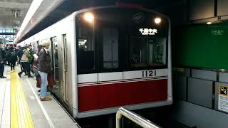 大阪メトロ御堂筋線10A系1121Fの千里中央行き 本町駅