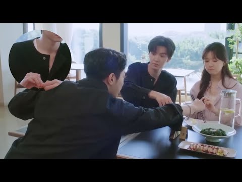 Duan Jiaxu peeled the prawns for Sang Zhi himself, and Sang Yan snatched the prawns and ate them