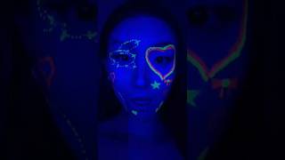 Two-tone fluorescent makeup! So cool!#makeup #shorts #amazing #short